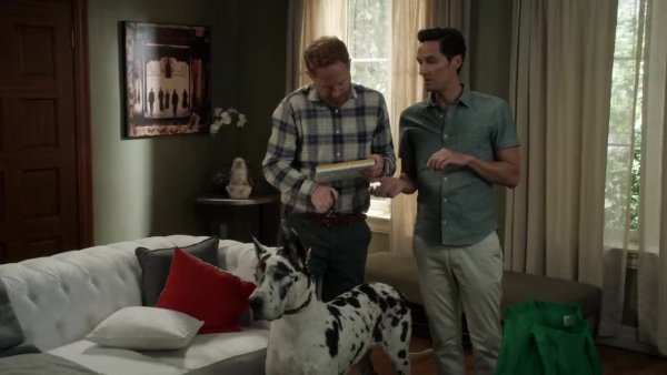 Modern.Family.S08E03.Blindsided.720p.RUS.DUB.Paramount.Comedy.mp4