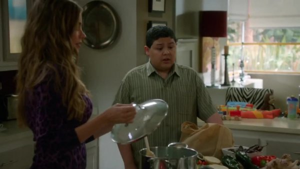 Modern.Family.S06E22.Patriot.720p.RUS.DUB.Paramount.Comedy.mp4