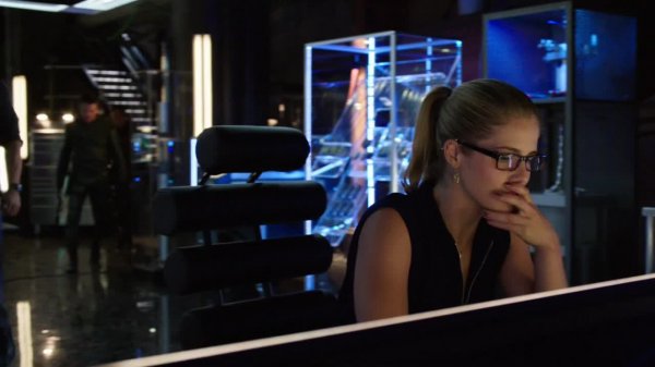 Arrow_S03E05_The_Secret_Origin_of_Felicity_Smoak_WEB-DL_720p_.mp4