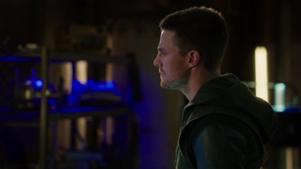 Arrow_S03E02_Sara_WEB-DL_720p_2xRus_Eng_Subs.mp4