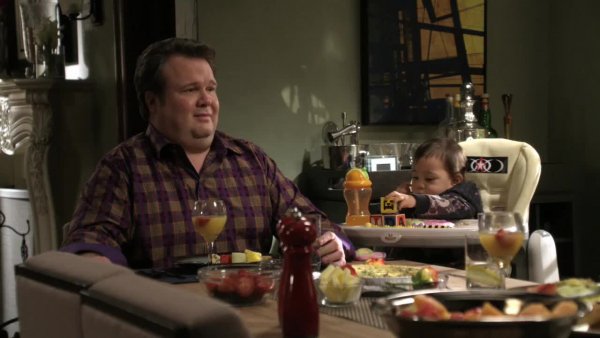 Modern.Family.S01E16.Fears.720p.DUB.Paramount.Comedy.mp4