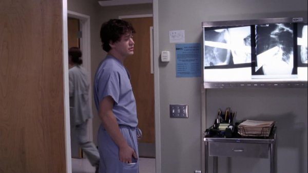 Grey's.Anatomy.s02e06.Into.You.Like.a.Train.1080p.Rus..mp4