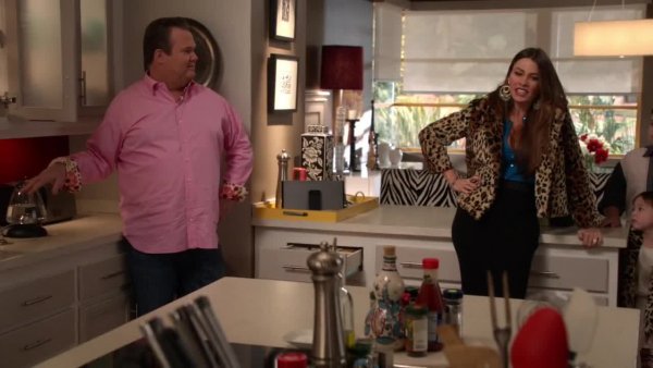 Modern.Family.S03E14.Me.720p.DUB.Paramount.Comedy.mp4