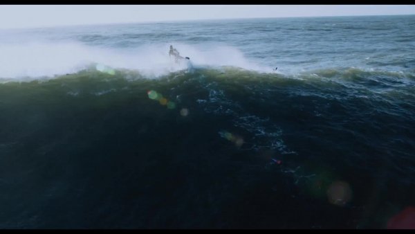 Chasing_Mavericks_-_Покорители_волн_-_Русский_трейлер_2012_HD.mp4