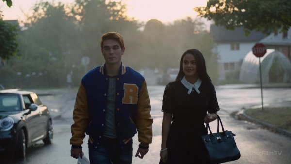 Riverdale.S01E02.1080p.rus.LostFilm.mp4